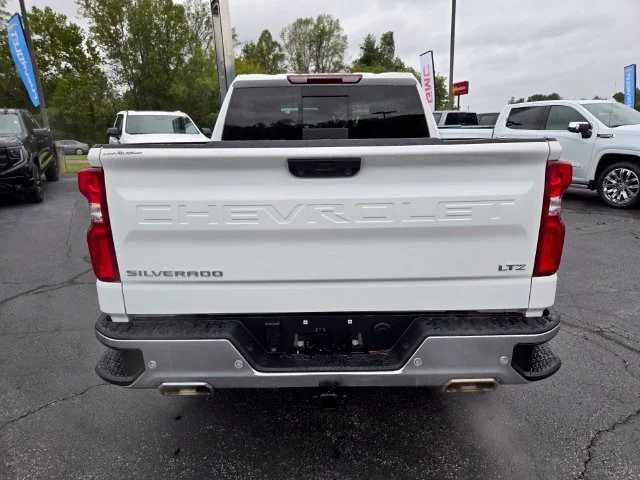 Used 2025 White Chevrolet LTZ image 7