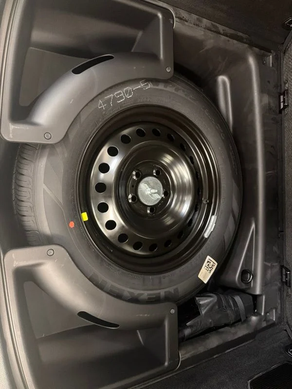 Used 2023 White Jeep Overland image 10