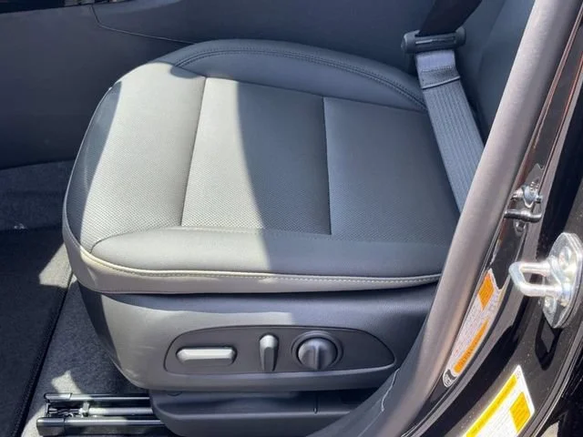 New 2026 Mosaic Black Metallic Chevrolet ACTIV image 11