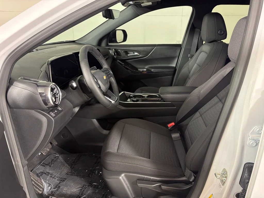 New 2027 Summit White Chevrolet LT image 20