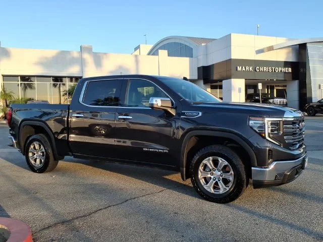Used 2025 Titanium Rush Metallic GMC SLT image 3