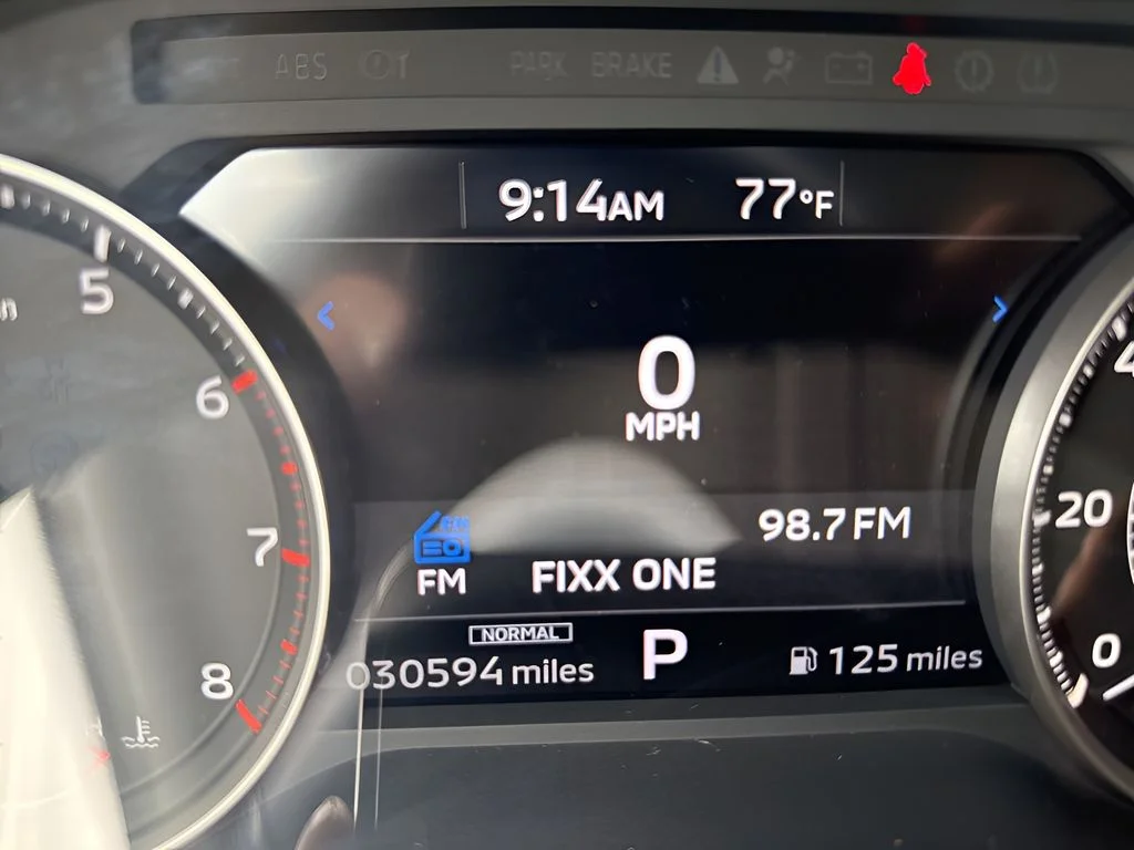 Used 2022 White Mitsubishi ES image 21