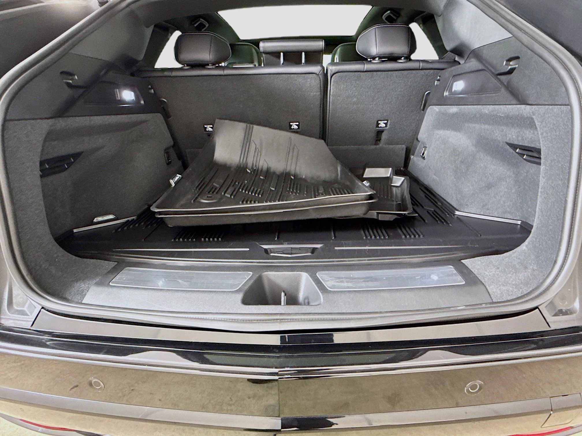 Used 2025 Crystal White Tricoat Cadillac Sport 1 image 30