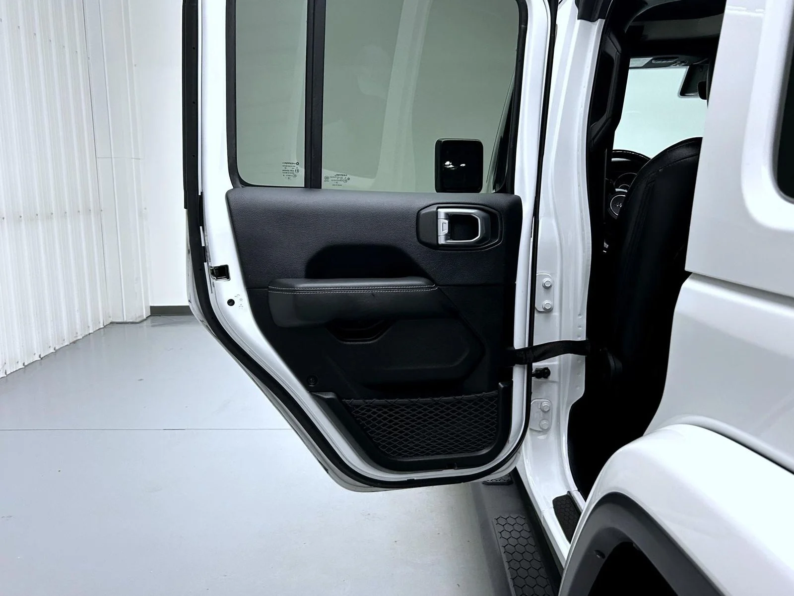 Used 2019 White Jeep Unlimited Sahara image 20