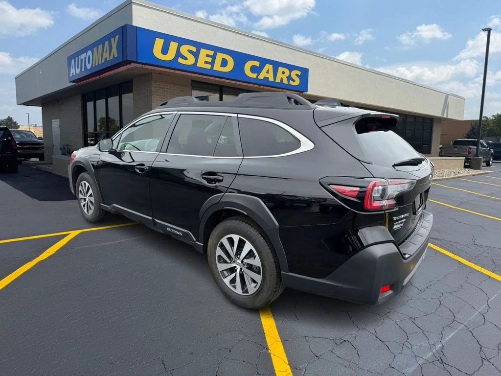 Used 2025 Crystal Black Silica Subaru Premium image 7