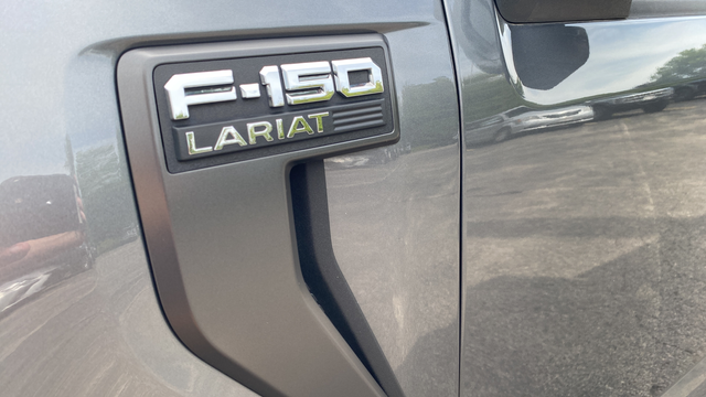 Used 2023 Carbonized Gray Metallic Ford Lariat image 31