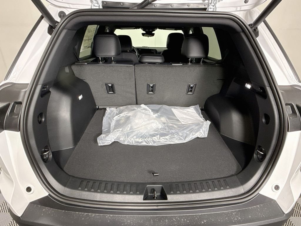 New 2027 Summit White Chevrolet LT image 24