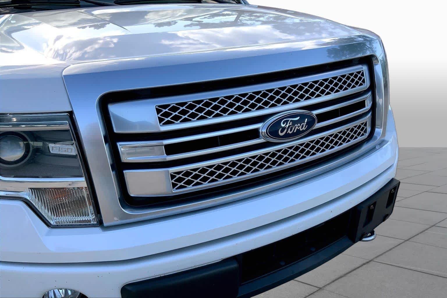 Used 2014 White Platinum Metallic Tri-Coat Ford Platinum image 30