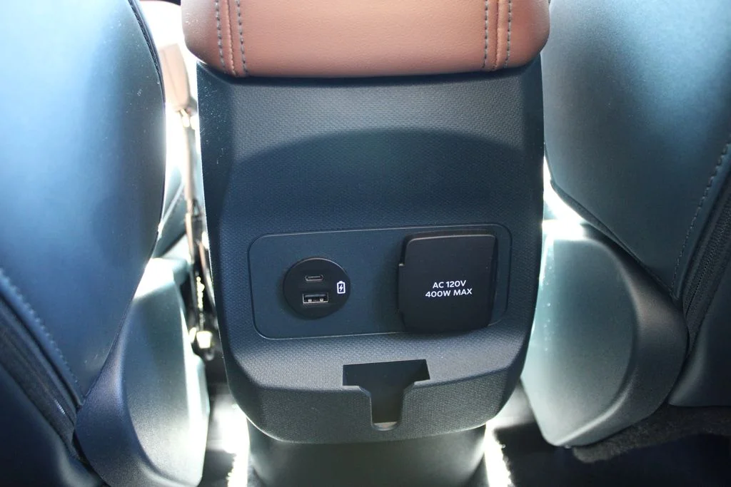 Used 2024  Ford Lariat image 34