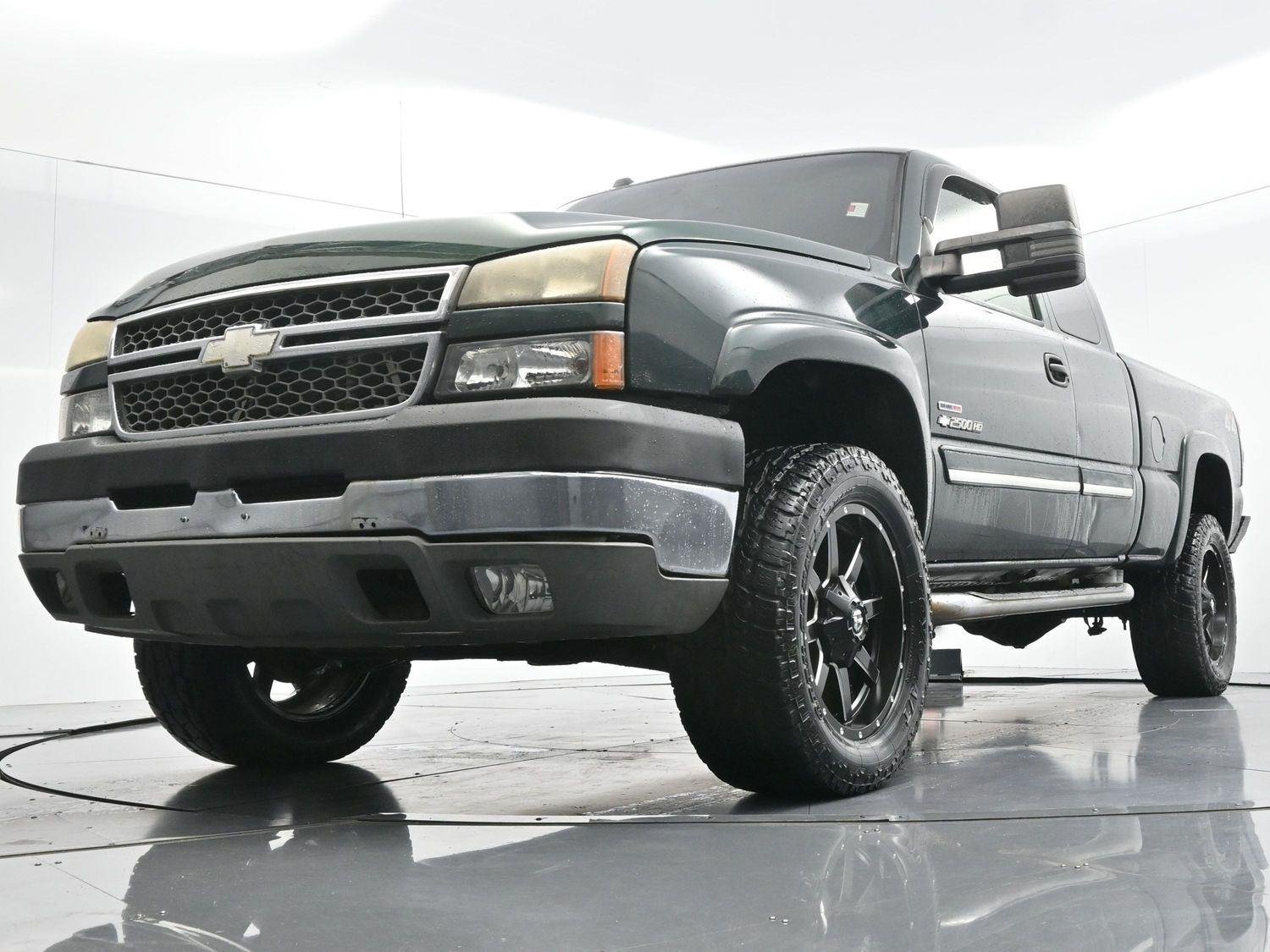 Used 2005 Dark Green Metallic Chevrolet LS image 36