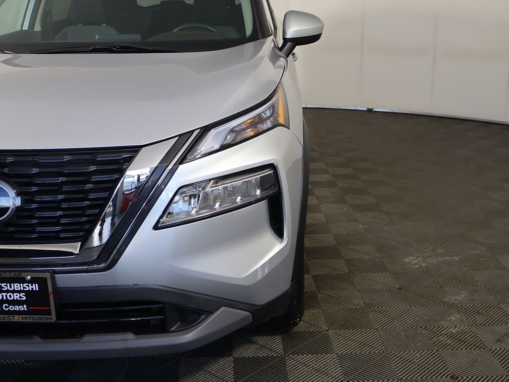 Used 2023 Silver Nissan SV image 13