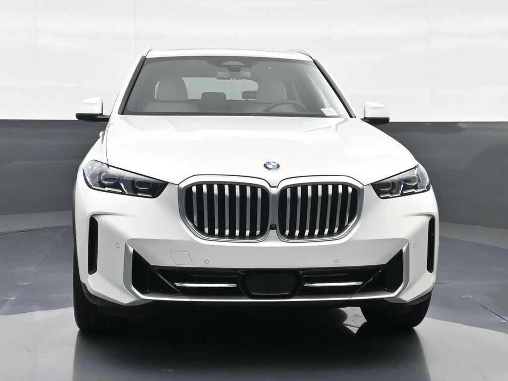 Used 2024 White BMW sDrive40i image 15