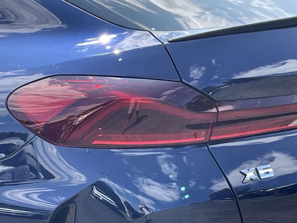 Used 2025 Blue BMW M60i image 9