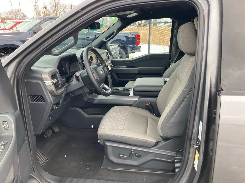 Used 2025 Gray Ford XLT image 29
