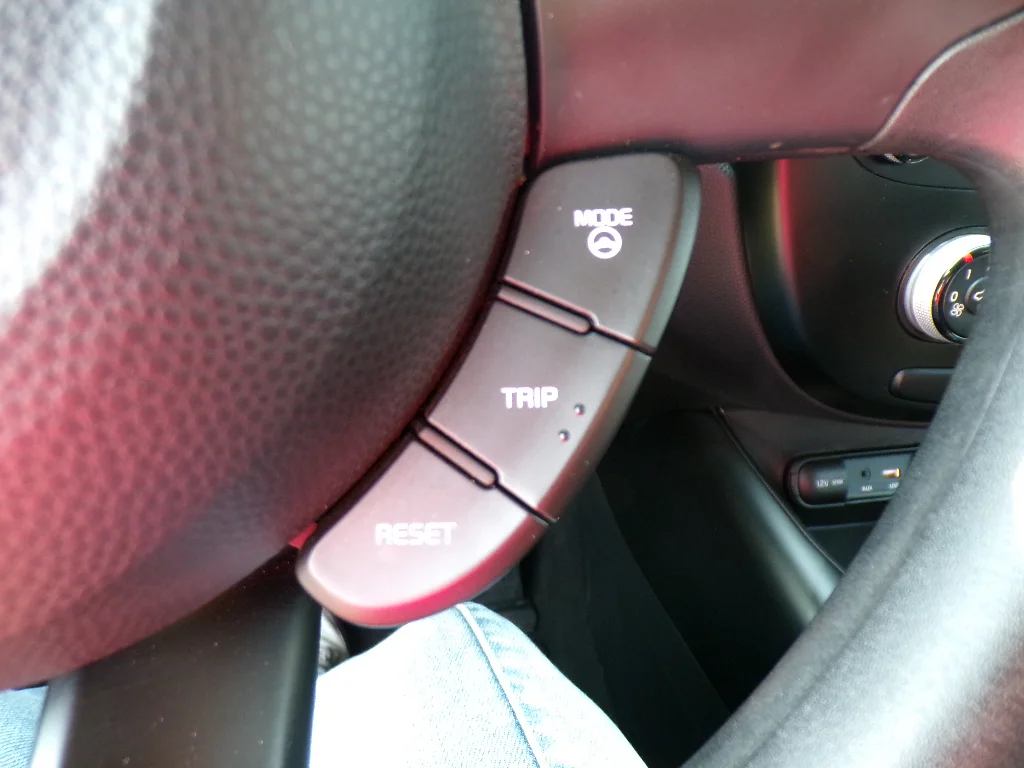 Used 2017 Alien II Kia Base image 26