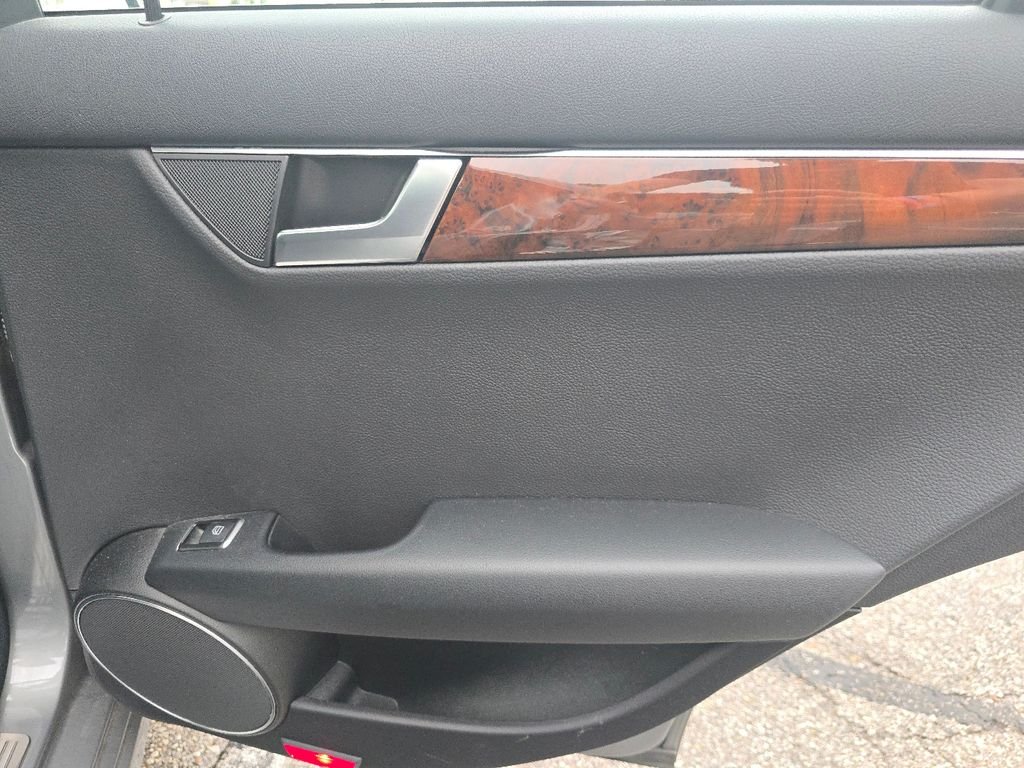 Used 2013  Mercedes-Benz C 300 image 20