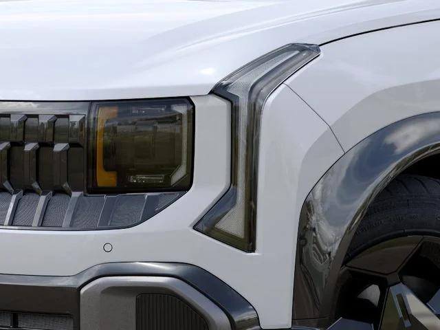 New 2027 Snow White Pearl / Black Roof Kia X-Line S image 10