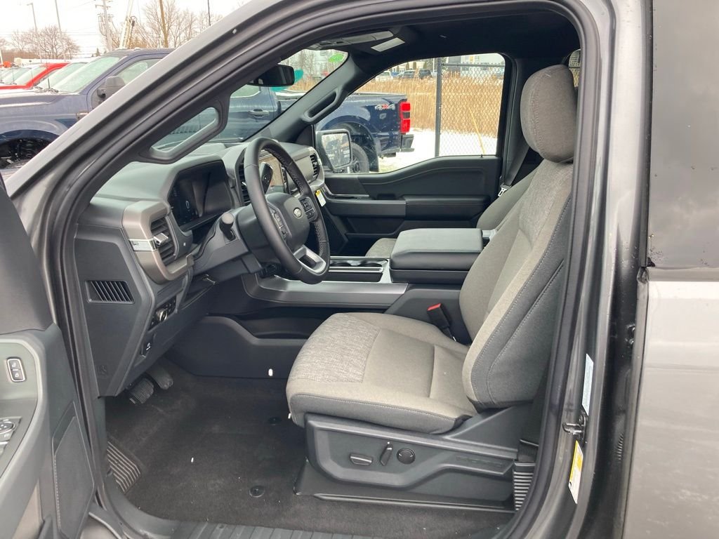 Used 2025 Gray Ford XLT image 29