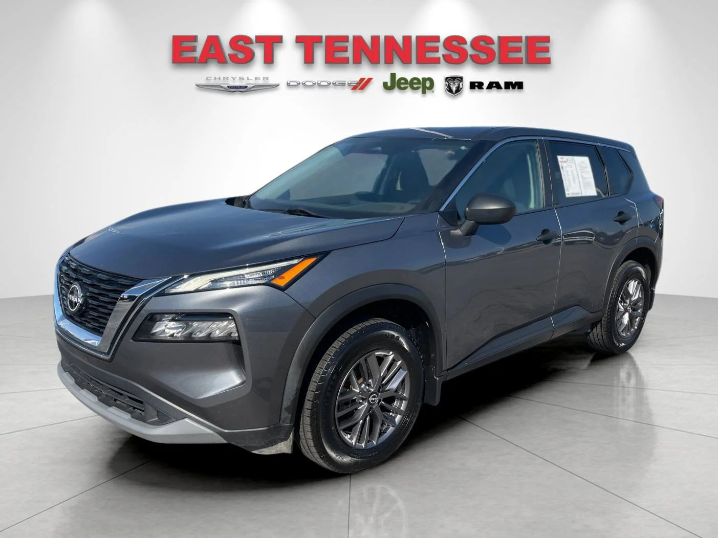 Used 2023 Gray Nissan S image 7