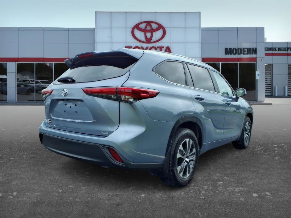 Used 2023 Moon Dust Toyota XLE image 7