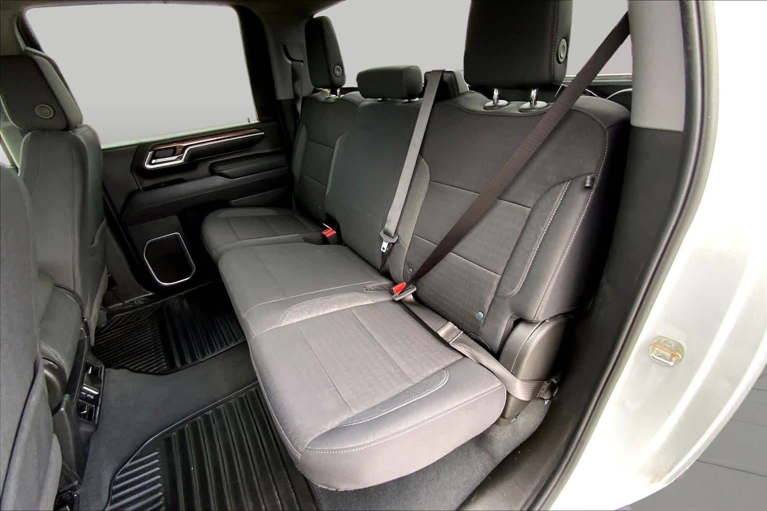 Used 2025 Summit White Chevrolet LT image 20