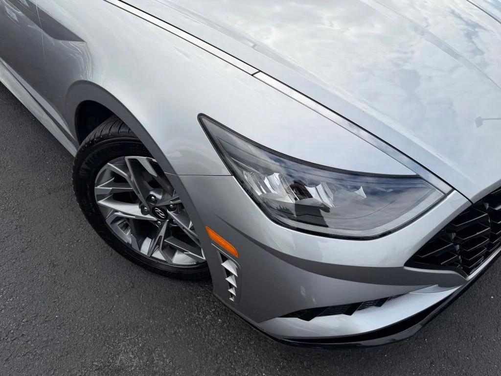 Used 2021 Shimmering Silver Pearl Hyundai SEL image 2