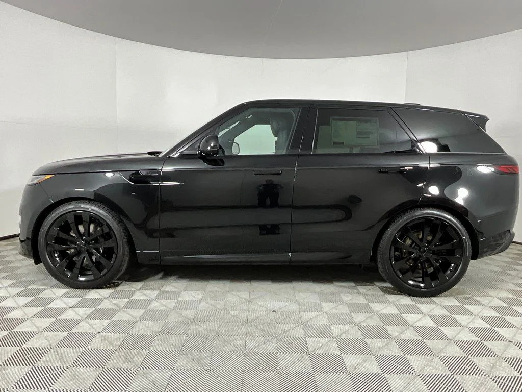 New 2026 Santorini Black Land Rover Dynamic SE image 6