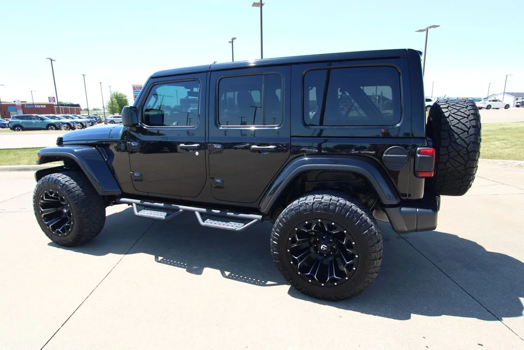 Used 2019 Black Jeep Unlimited Sahara image 17