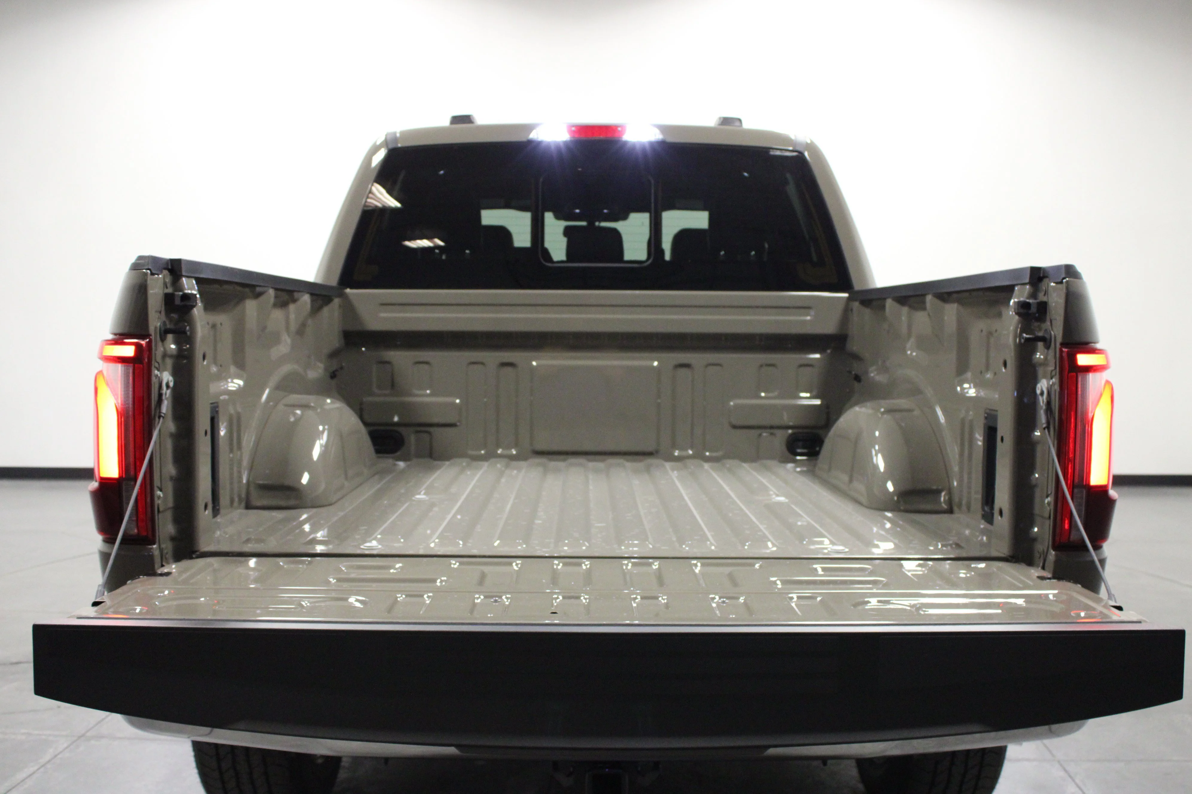New 2026 Marsh Gray Ford Lariat® image 14