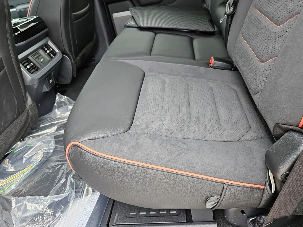 New 2026 Agate Black Metallic Ford F-250® Lariat® image 29