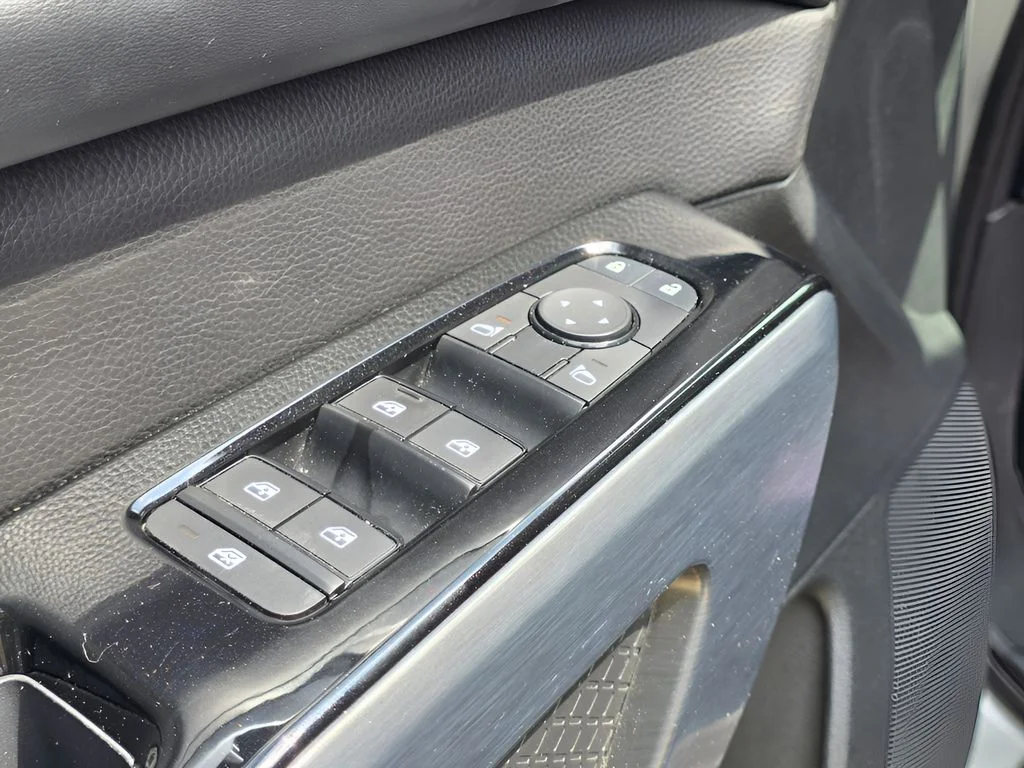 Used 2023 Brilliant Silver Metallic Nissan SL image 21