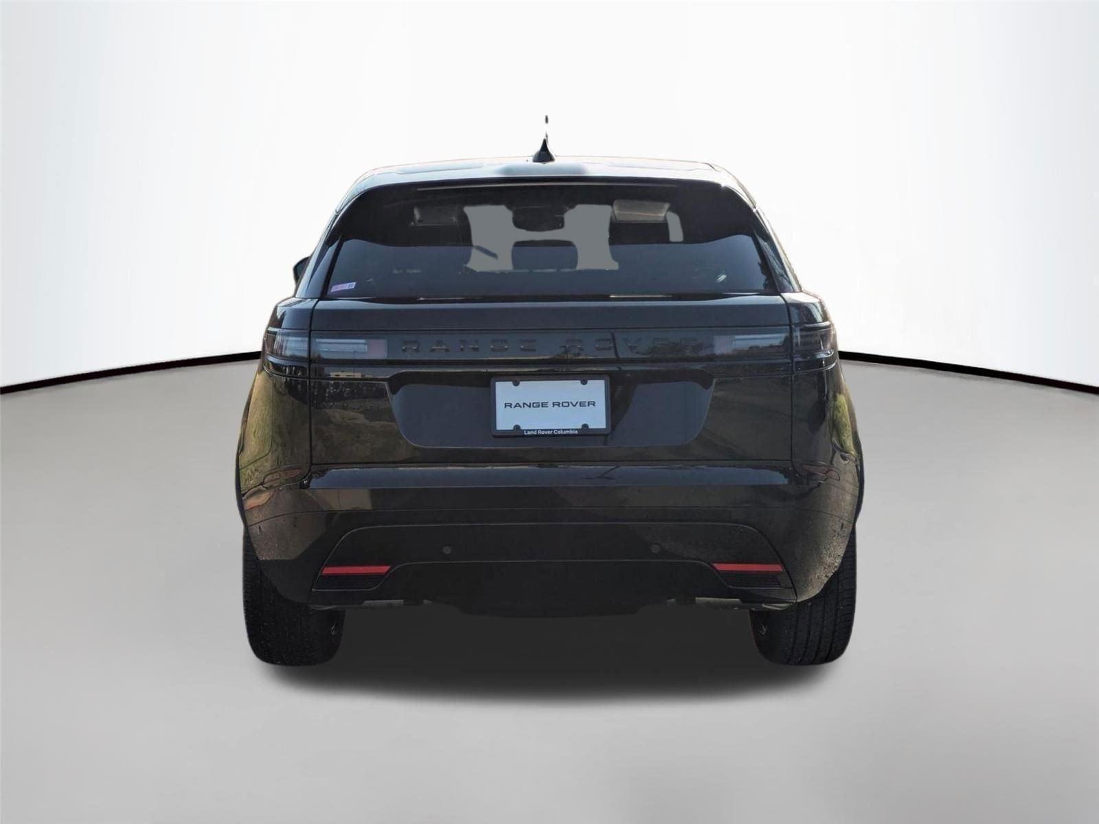 Used 2026 Santorini Black Metallic Land Rover Dynamic SE image 6