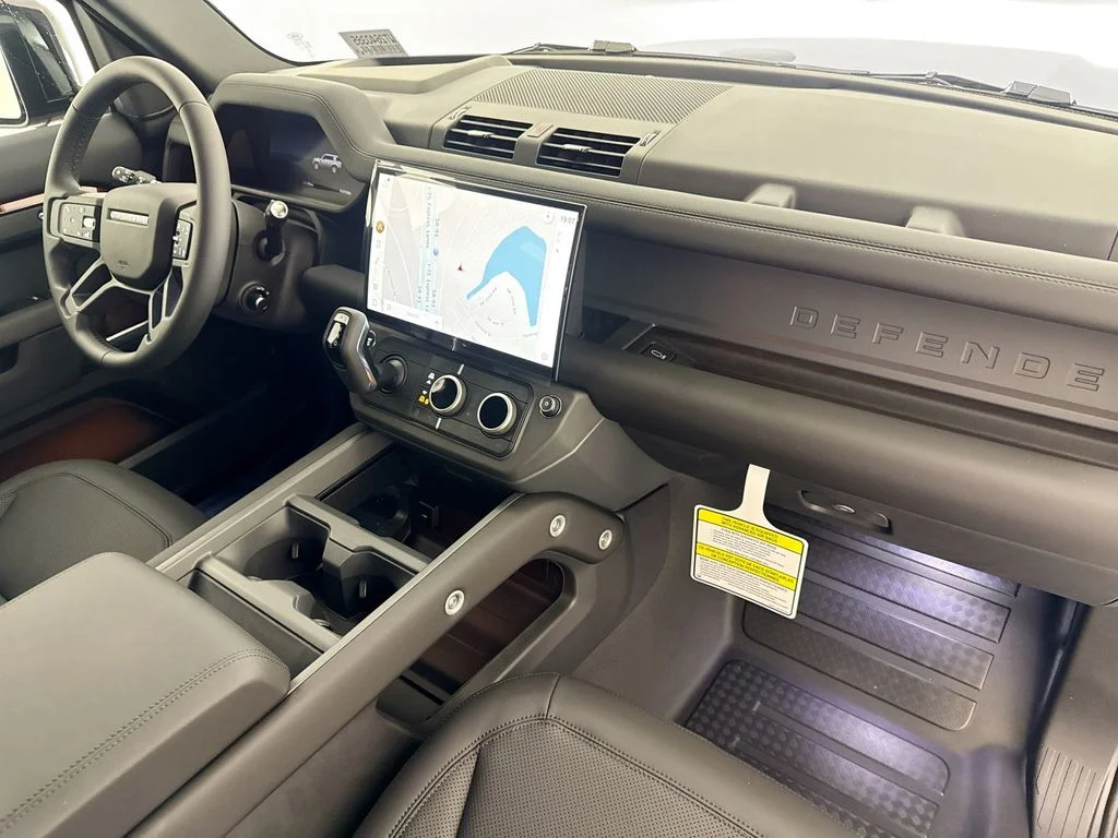 New 2026 Sedona Red Land Rover X-Dynamic SE image 31