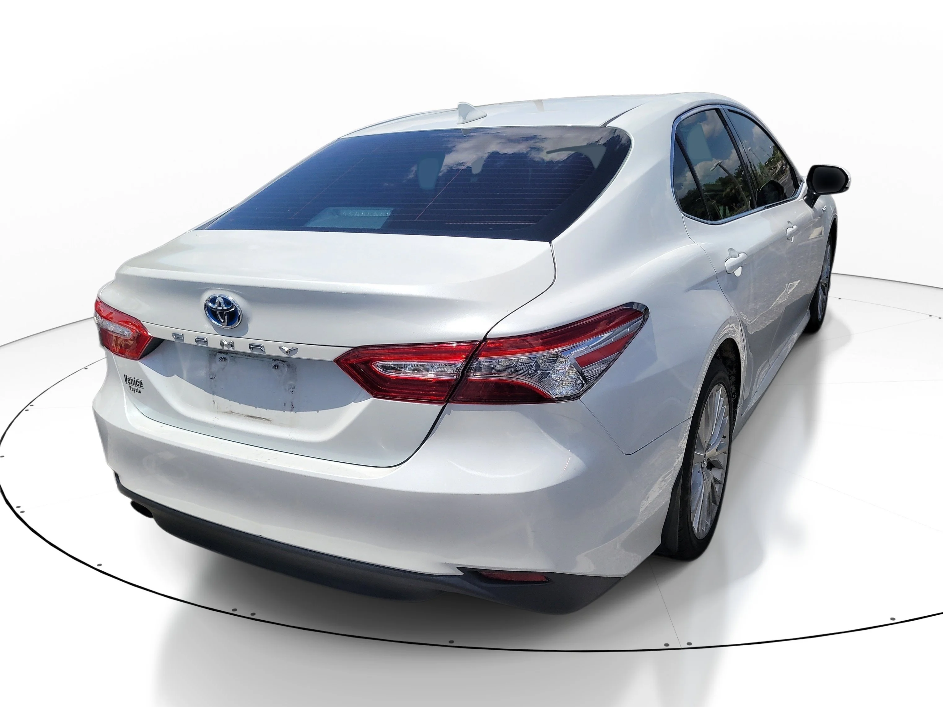 Used 2020 Pearl Toyota Hybrid XLE image 6