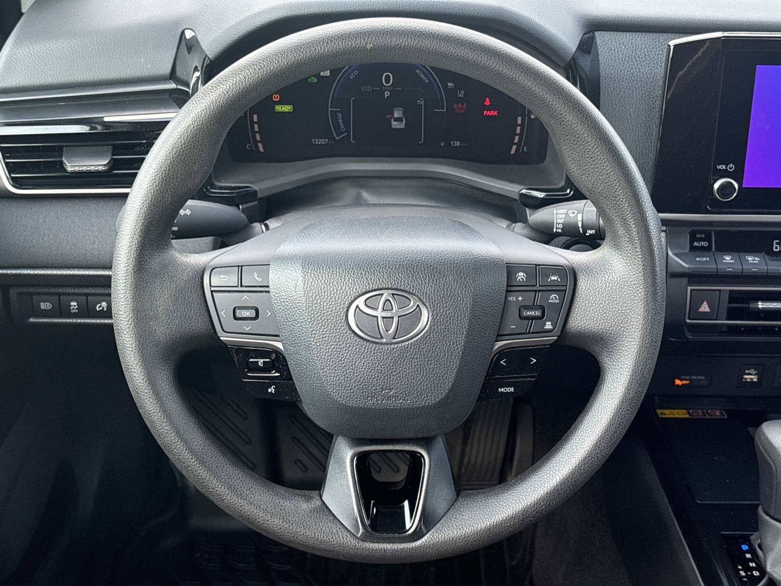 Used 2025 White Toyota LE image 15