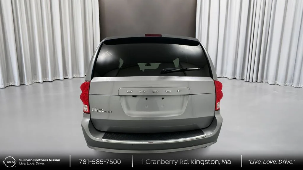 Used 2019 Silver Dodge SE image 6
