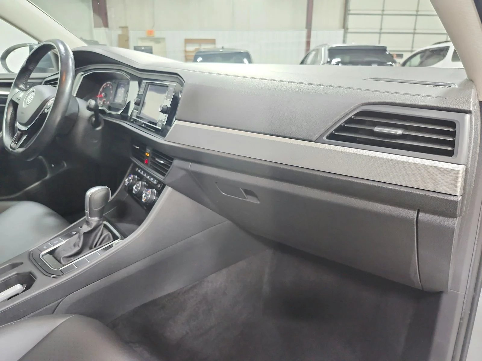 Used 2019 Gray Volkswagen 1.4T SE image 37