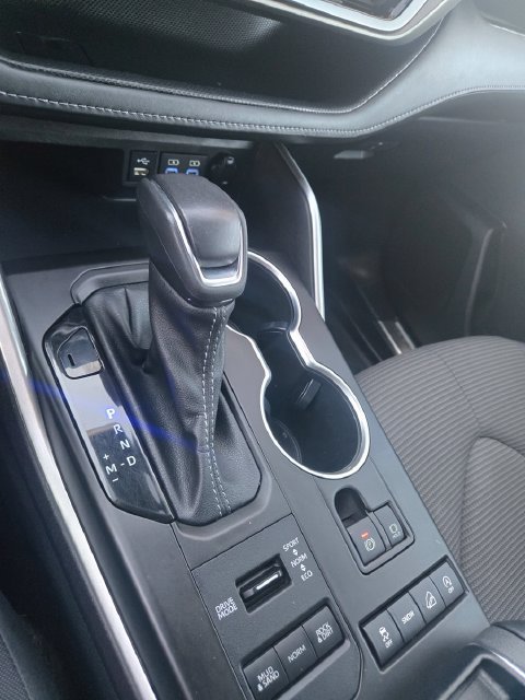 Used 2022 Silver Toyota LE image 13