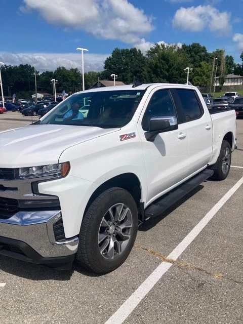 Used 2022 White Chevrolet LT image 2