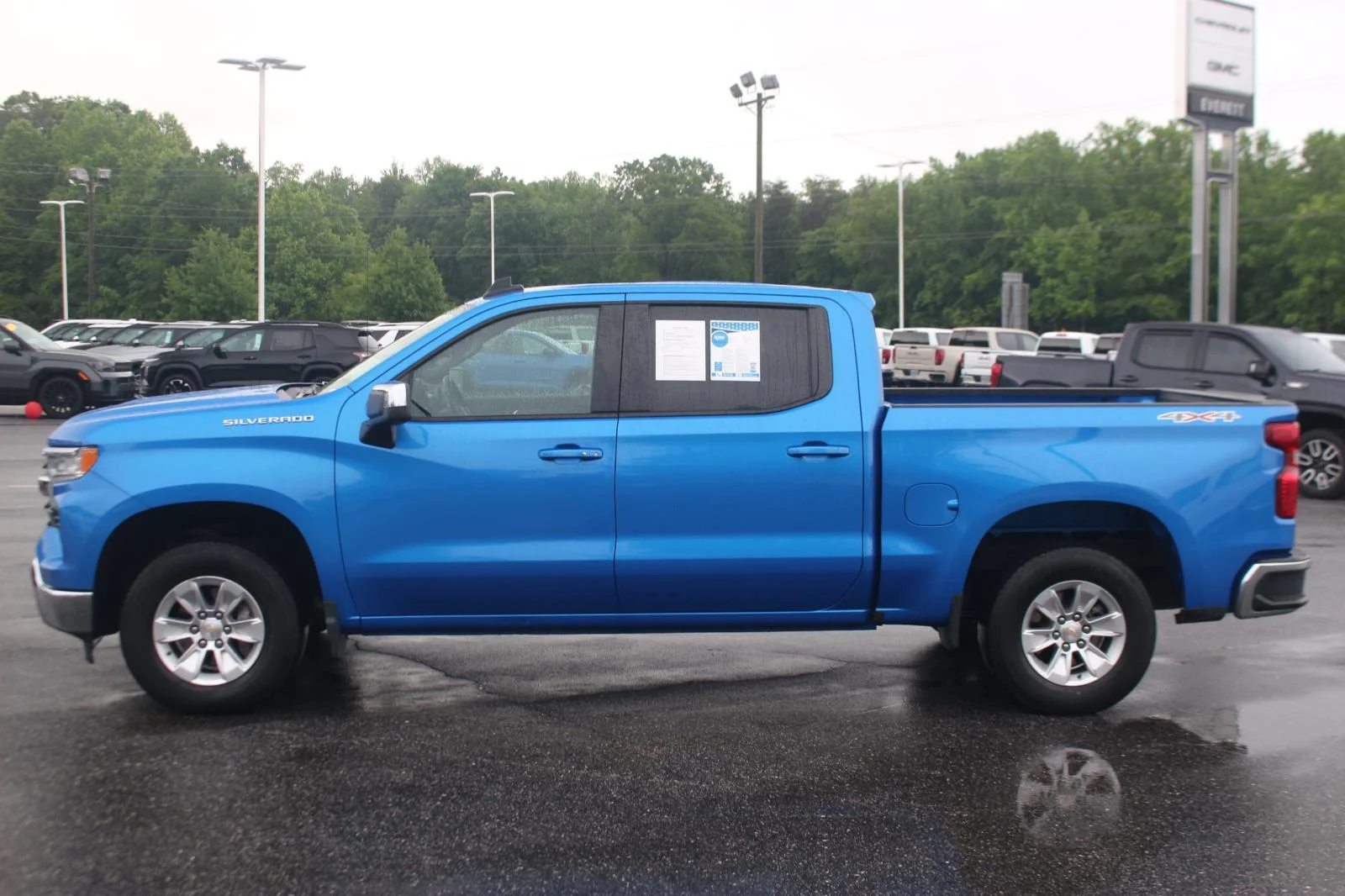 Used 2025 Riptide Blue Metallic Chevrolet LT image 4