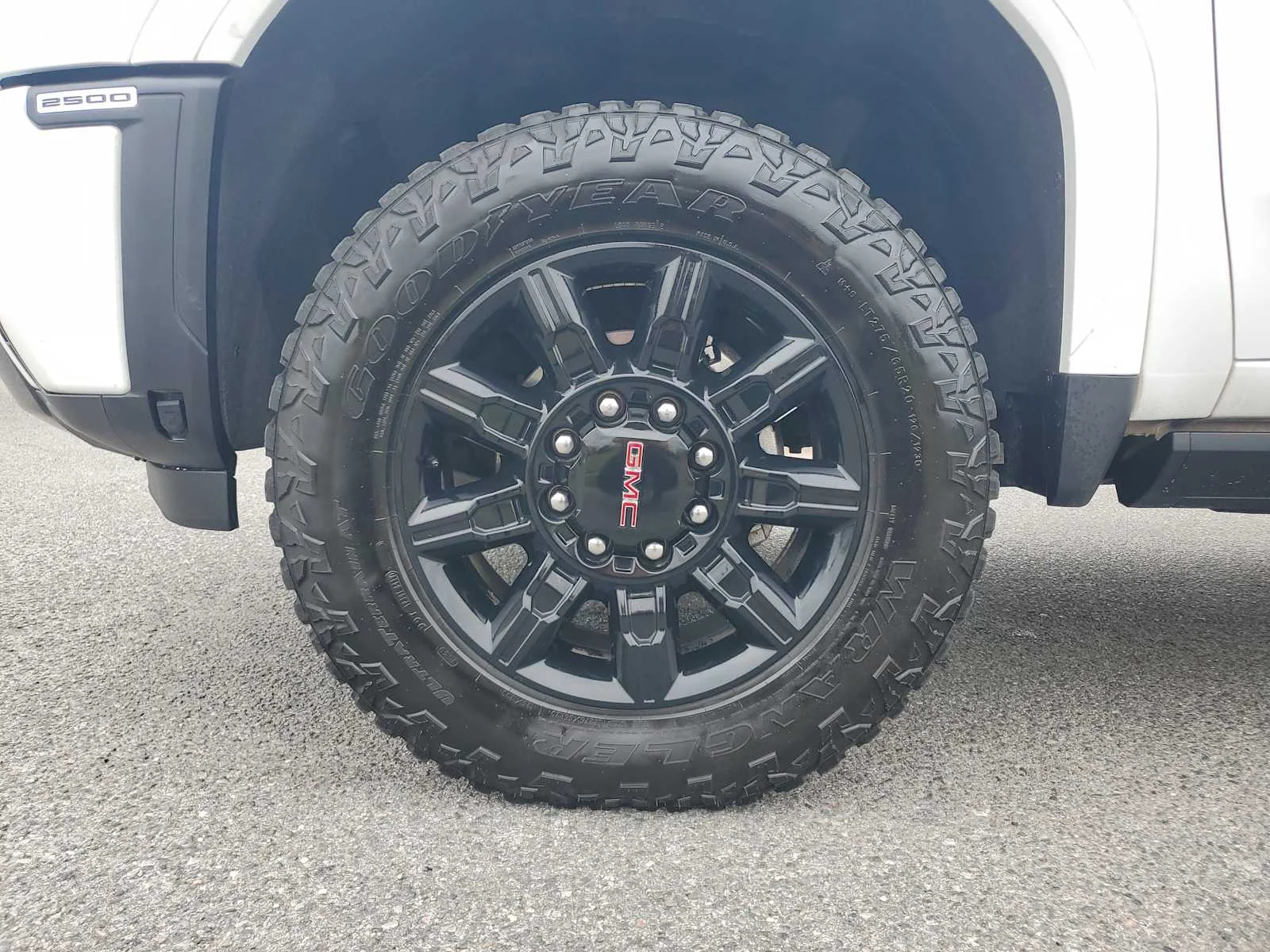 Used 2024 Summit White GMC AT4 image 10