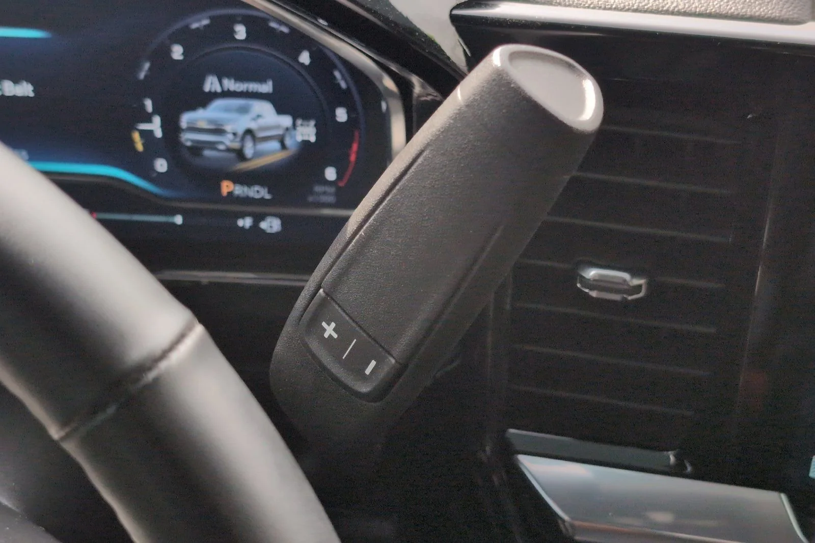 Used 2025 Summit White Chevrolet LT image 22