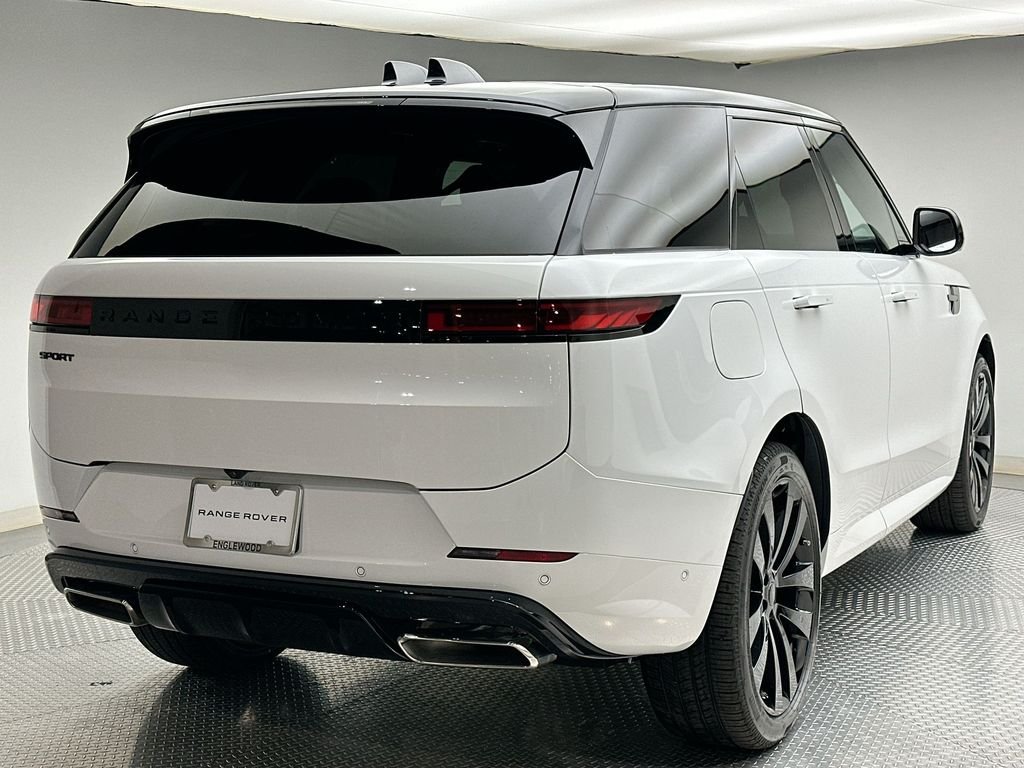 New 2026 Fuji White Land Rover Dynamic SE image 3