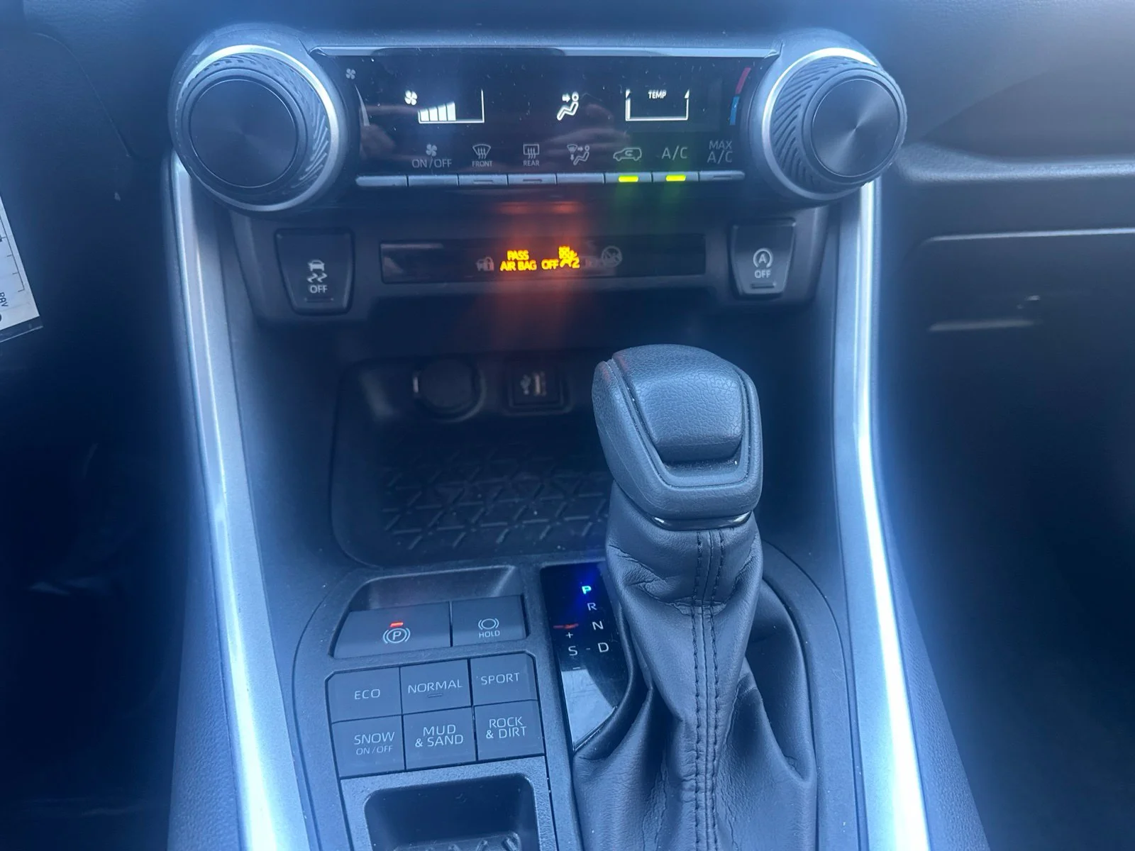 Used 2025 White Toyota LE image 12