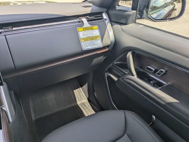 New 2027 Santorini Black Land Rover SE image 17