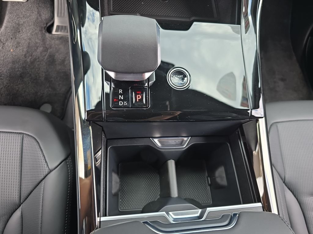 New 2026 Obsidian Black in Gloss Finish Land Rover Autobiography image 27