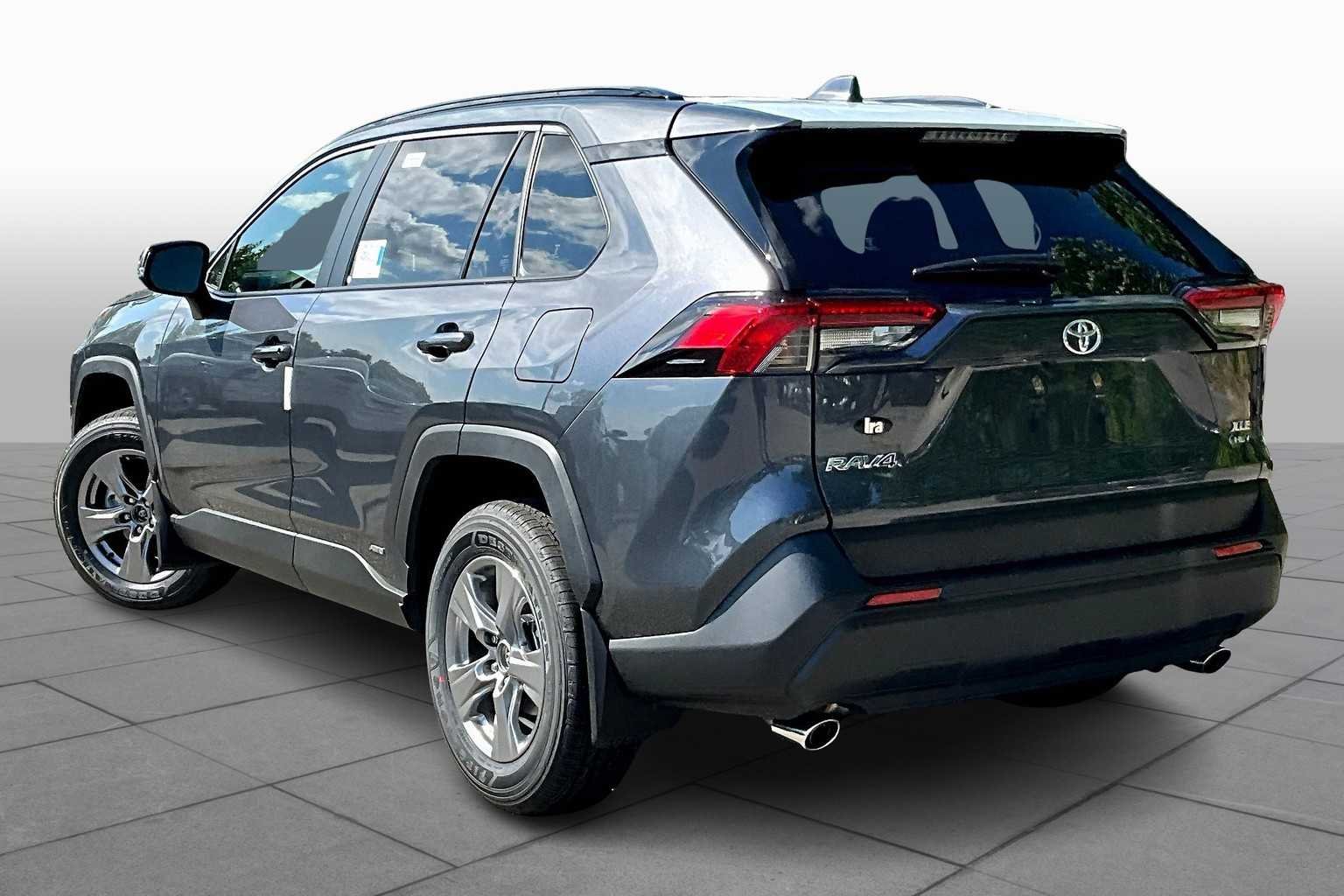 Used 2025 Magnetic Gray Metallic Toyota Hybrid XLE image 11