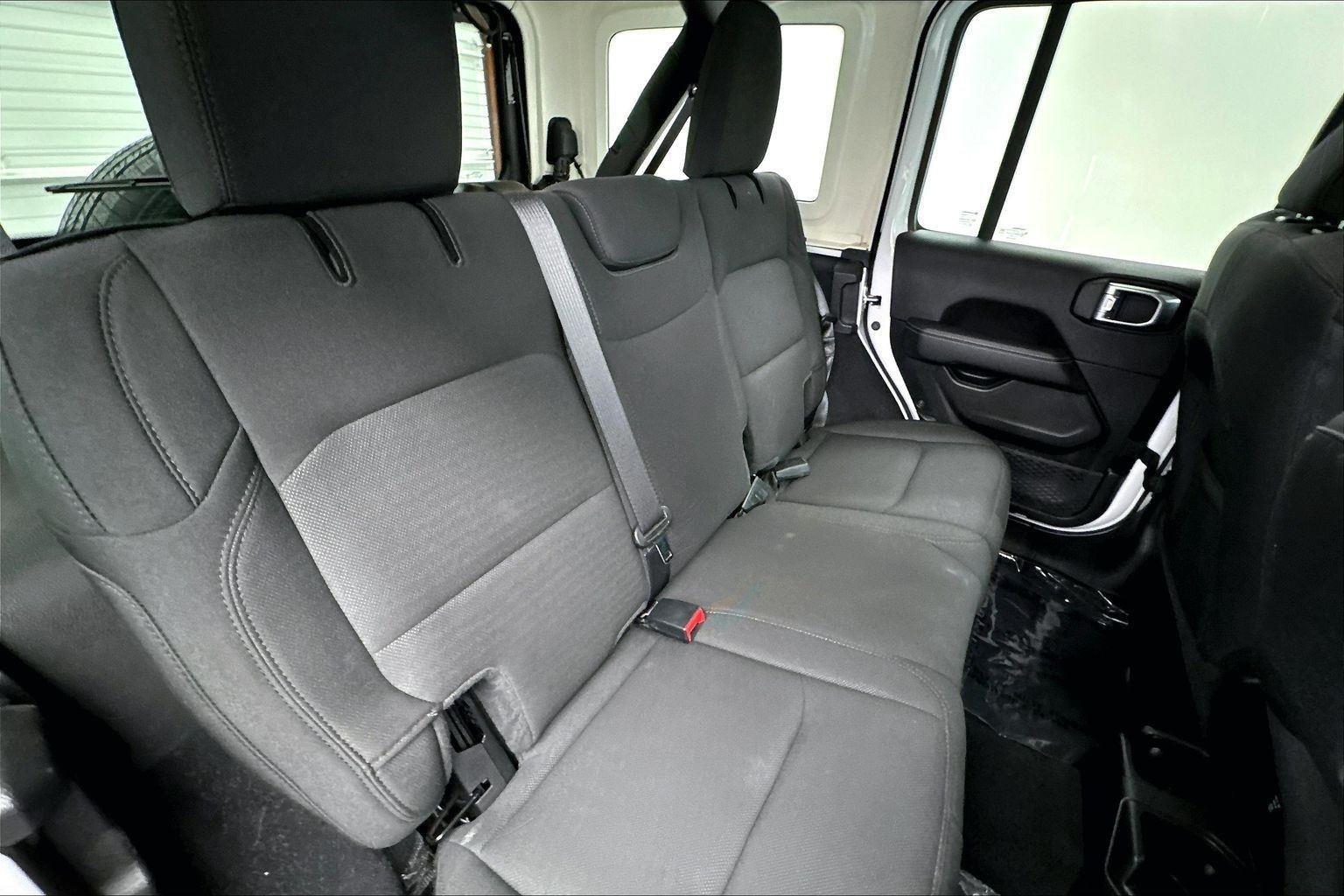 2023 Jeep Wrangler 4-Door Sahara - Photo 22