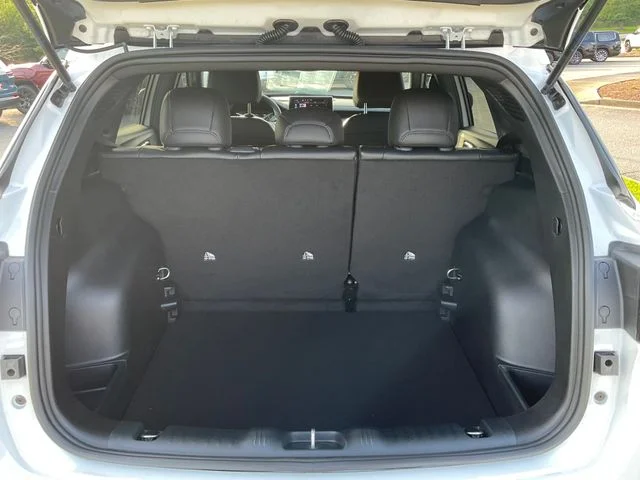 New 2026 Bright White Clearcoat Jeep Latitude image 21