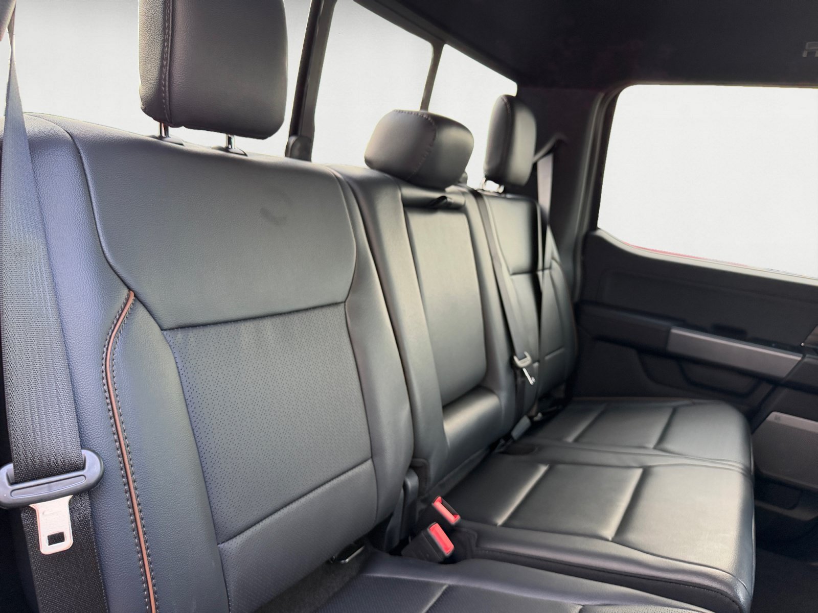 New 2026 Carbonized Gray Metallic Ford LARIAT image 18